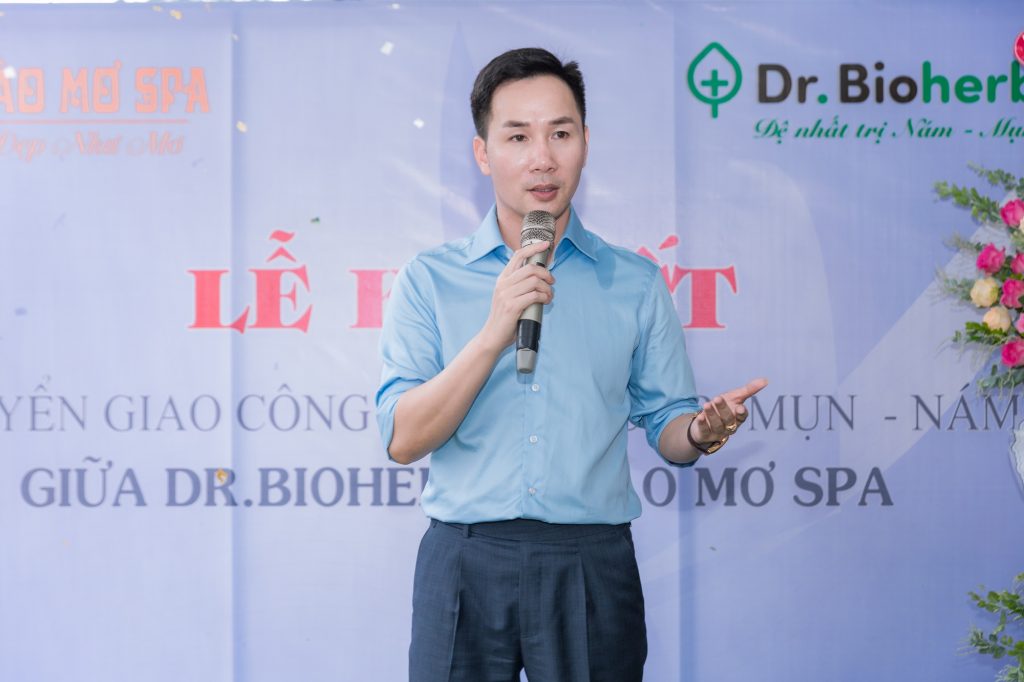 Anh Đinh Tiến Hoàng - Giám đốc thương hiệu Dr.Bioherb